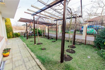 16450879693-bedroom-house-near-sunny-beach-im