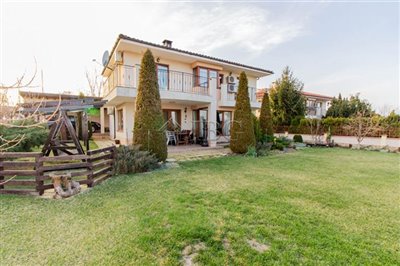 16450879683-bedroom-house-near-sunny-beach-im