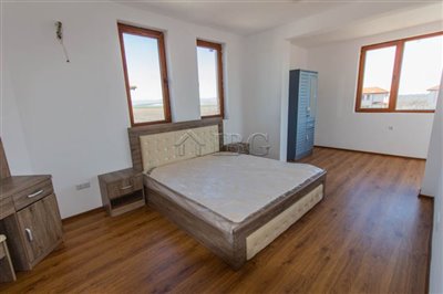 16478750273-bedrooms-house-near-beach-img6537