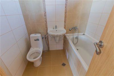 16478750273-bedrooms-house-near-beach-img6545