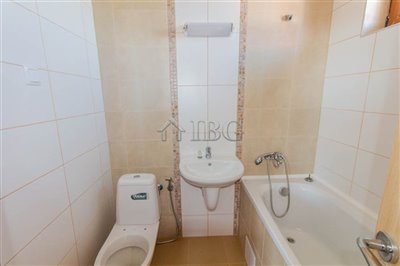 16478750273-bedrooms-house-near-beach-img6546