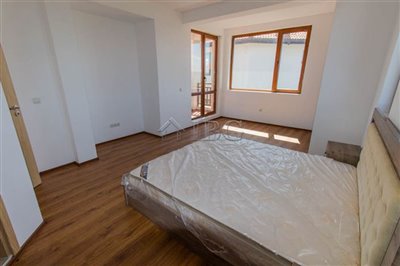16478750283-bedrooms-house-near-beach-img6558