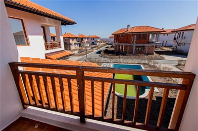 16478750283-bedrooms-house-near-beach-img6560