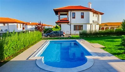 16478751073-bedrooms-house-near-beach-0-02-05
