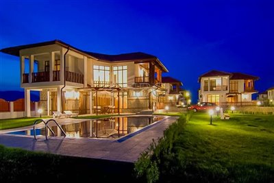 16478751083-bedrooms-house-near-beach-0-02-05