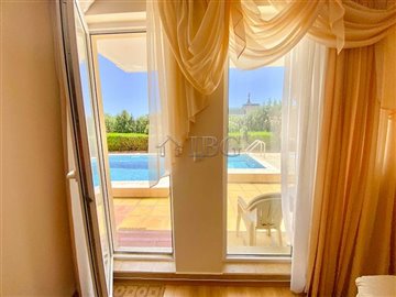 1655981265poolview2-bed2-bathapartmentgoldene