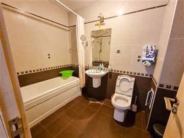 16560572291-bedroom-apartment-golden-sands-10
