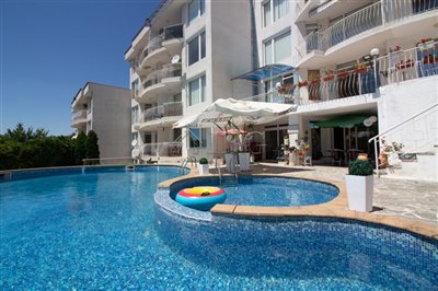 16593482432-bedroom-apartment-sea-view-pool-v