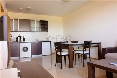 16594403661-bed-apartment-lightroom-golf