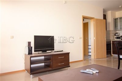 16594403641-bed-apartment-lightroom-golf-4
