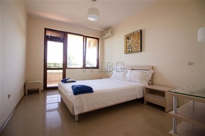 16594350541-bedroom-furnished-apartment-lake-