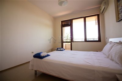 16594350551-bedroom-furnished-apartment-lake-