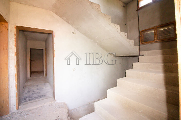 Image No.10-3 Bed House for sale