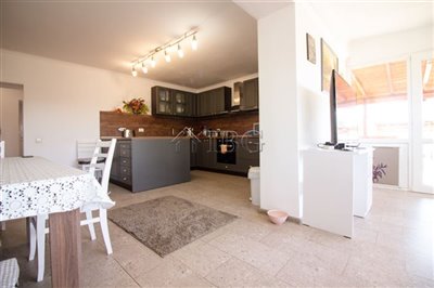 16631592813-bed-renovated-house-with-sea-view