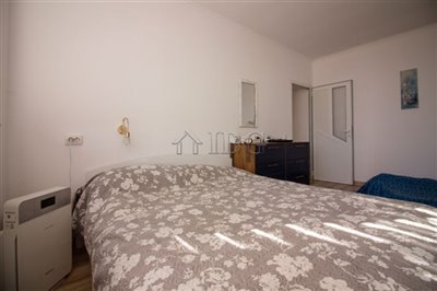 16631592833-bed-renovated-house-with-sea-view