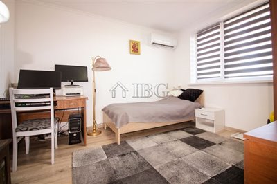 16631592793-bed-renovated-house-with-sea-view