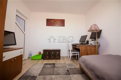 16631592823-bed-renovated-house-with-sea-view