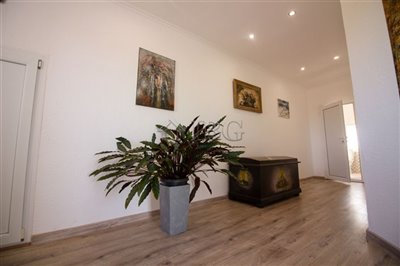 16631592783-bed-renovated-house-with-sea-view