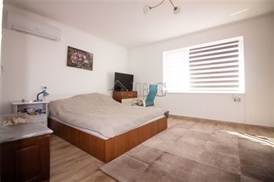 16631592773-bed-renovated-house-with-sea-view