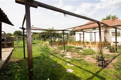 16633387132-bed-renovated-house-near-veliko-t