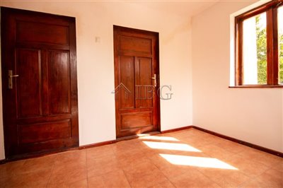 16635883561-bed-renovated-house-with-big-yard