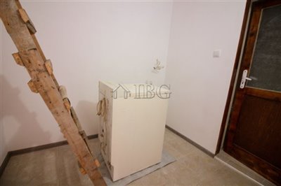 16635883571-bed-renovated-house-with-big-yard