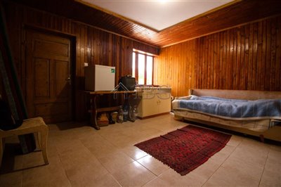 16635883571-bed-renovated-house-with-big-yard