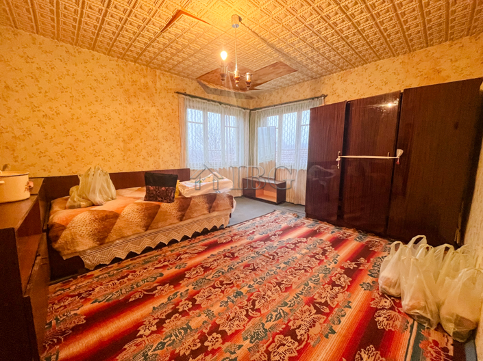 Image No.11-3 Bed House for sale