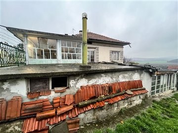1 - Borovo, House