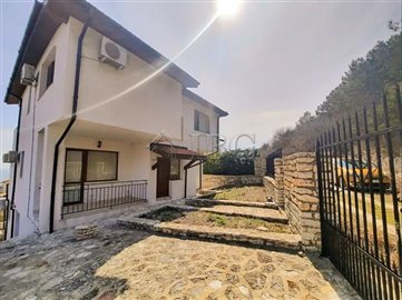 1677053937luxorius-house-with-sea-view-and-po
