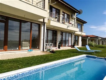 16813036272-bed-house-in-lighthouse-golf-and-