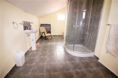 16916725023-bedroom-2-beth-house-in-ruse-area
