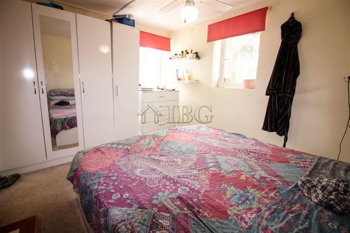 Image No.8-5 Bed House for sale