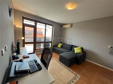 16938985671-bedroomapartmentwithpoolviewinroy