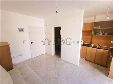 1696931354studiowithbalconyinsunsetkosharitsa