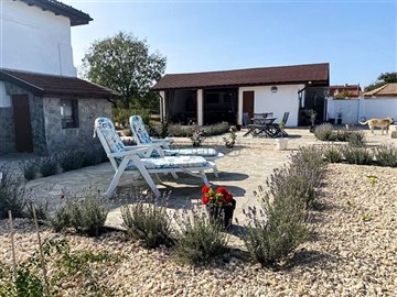 16975510813-bed-2-bath-house-balchik-10