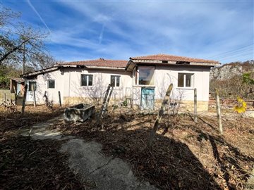 1 - Dve Mogili, House
