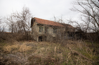 1 - , Maison