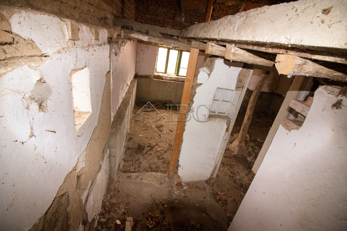Image No.12-3 Bed House for sale