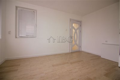 17062801242-bed-fully-renovated-house-in-big-
