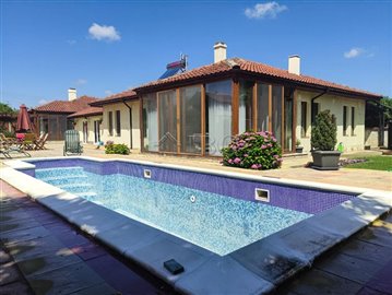 17066152183-bed-fully-renovated-house-pool-ba