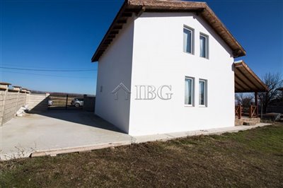 17068654592-bed-house-close-to-balchik