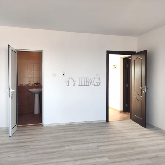 Image No.12-4 Bed House for sale