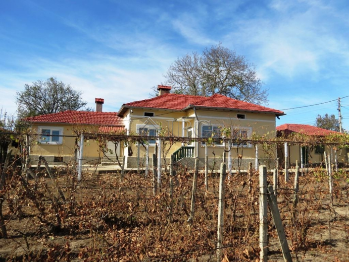 Image No.3-Maison de 4 chambres à vendre à General Toshevo