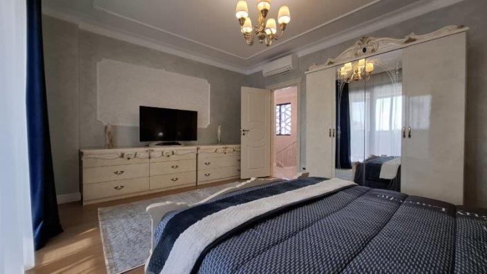 Image No.18-4 Bed House for sale