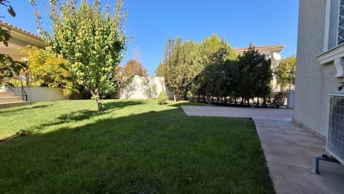 Image No.2-4 Bed House for sale