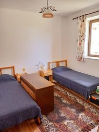 4-bed-massive-house-rodhope-mountain-9