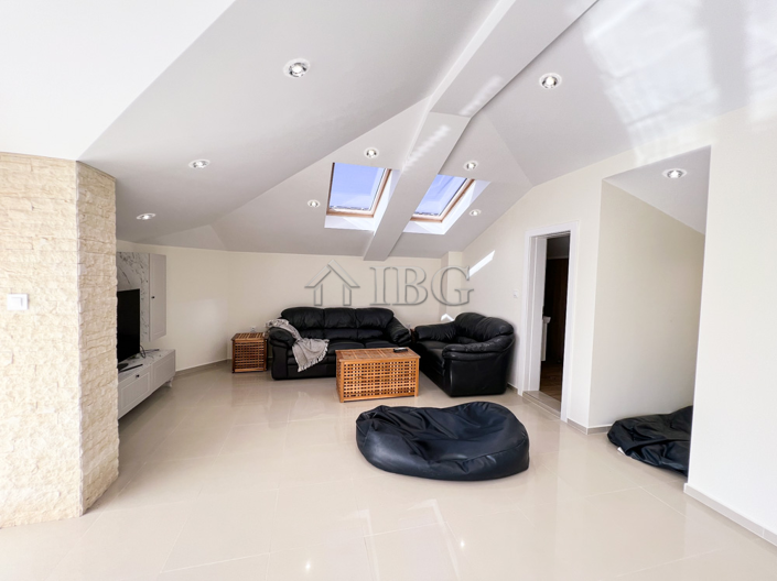 Image No.17-4 Bed House for sale