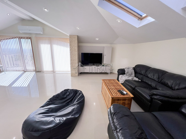 Image No.20-4 Bed House for sale