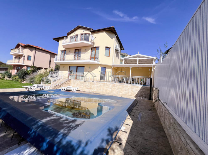 Image No.3-4 Bed House for sale